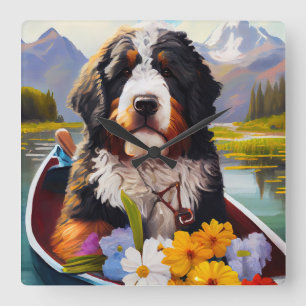 Bernedoodle in een peddelboot: een landschappelijk vierkante klok