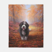 Bernedoodle in Herfstbladeren Herfst Inspire Fleece Deken (Voorkant)