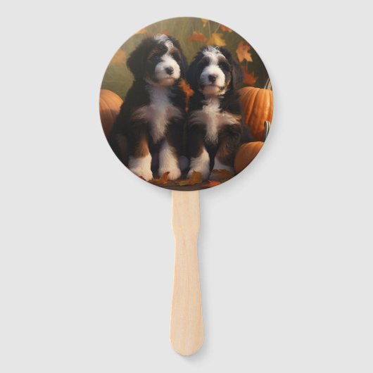 Bernedoodle Puppy Herfst Verrukking Pompoen Handwaaier (Voorkant)