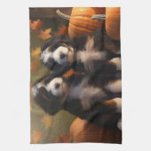 Bernedoodle Puppy Herfst Verrukking Pompoen Theedoek (Verticaal)
