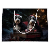 Bernedoodle Snowy Sleigh Kerstdecoratie Groot Cadeauzakje (Voorkant)