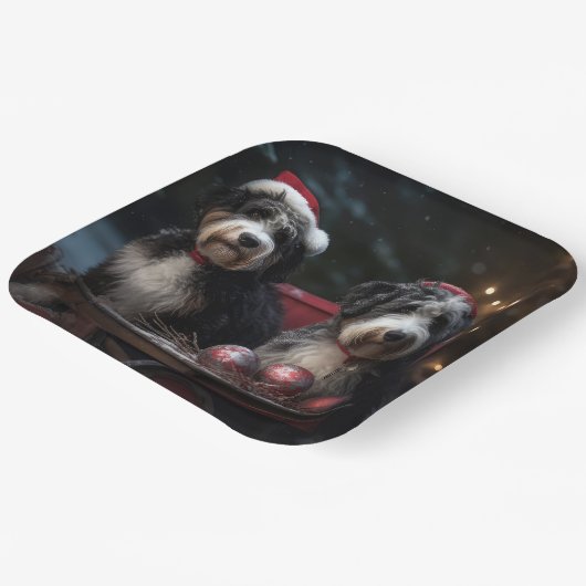 Bernedoodle Snowy Sleigh Kerstdecoratie Papieren Bordje (Gebogen)