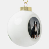 Berner Berghond in Sneeuw Kerstmis Keramische Bal Ornament (Links)
