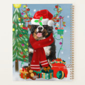 Bernese Mountain Dog in sneeuw met kerstcadeaus Planner (Achterkant)