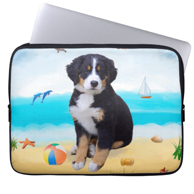 Bernese Mountain Dog over Beach Laptop Sleeve (Voorkant)