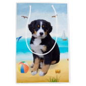 Bernese Mountain Dog over Beach Medium Cadeauzakje (Voorkant)