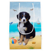 Bernese Mountain Dog over Beach Medium Cadeauzakje (Achterkant)