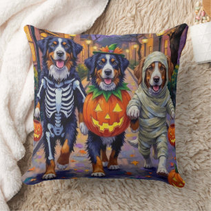 Bernese Mountain Trick-or-Treating op Halloween Kussen