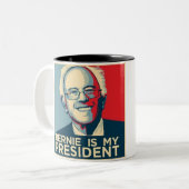 Bernie Sanders Novelty Mug (Devant gauche)