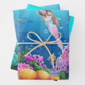 Beroemde pop gekleed als een zeemeermin inpakpapier vel (In situ)