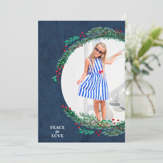 Berries Pine Wreath kerstfoto Feestdagenkaart (Staand voorkant)
