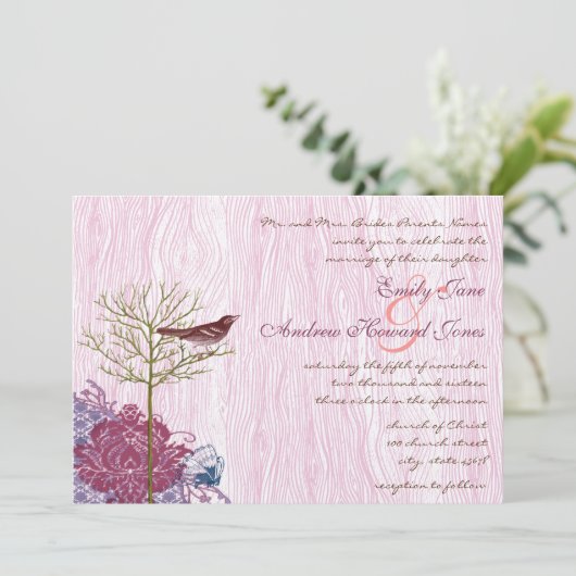 Berry Bird op WoodGrain Wedding Invitation Kaart (Staand voorkant)