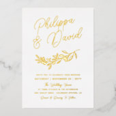 Berry Branch Names in Gold Foil Script Wedding Folie Uitnodiging (Voorkant)