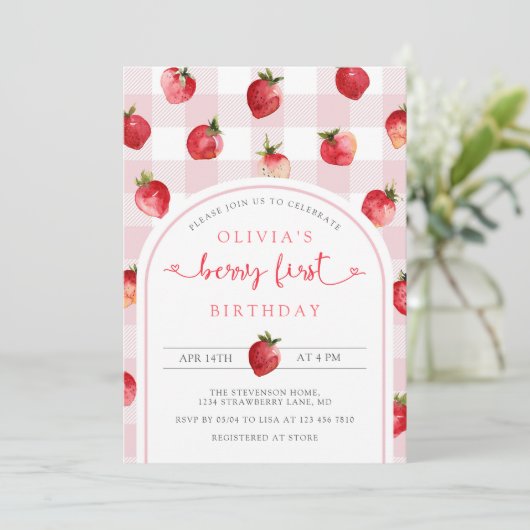 Berry eerste verjaardag uitnodiging | Aardbeien (Staand voorkant)