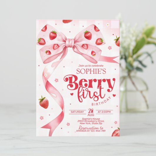 Berry First Birthda Invitation Anniversaire fraise (Debout devant)
