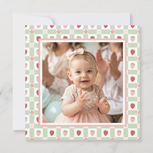Berry First Birthday Customisable Gingham Print Bedankkaart (Achterkant)