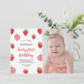 Berry First Birthday Strawberry Photo Invitation (Debout devant)