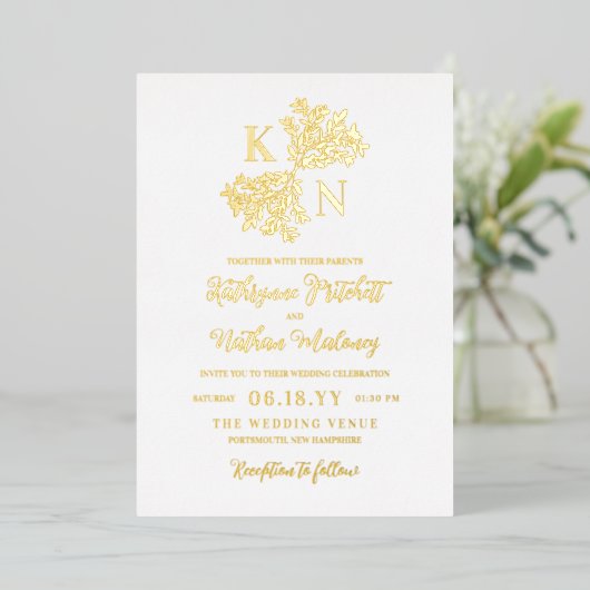 Berry Struik Monogram Hosting met Ouders Bruiloft Folie Uitnodiging (Staand Voorkant)