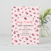 Berry Sweet Anniversaire Fête Invitation fraise (Debout devant)