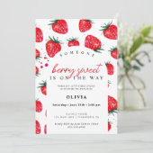 Berry Sweet Baby shower Strawberry Invitation (Debout devant)