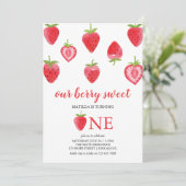 Berry Sweet Strawberry Invitation pour le premier  (Debout devant)