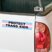 Bescherm Trans-Kinder | Transvlag Bumpersticker (Op Truck)
