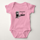 Beschermd door Bailey Pink Romper (Voorkant)