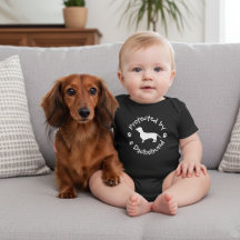 Beschermd door een Dachshund - Doxie Baby Outfit
