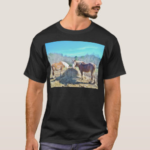 Bespaar conceptpaarden die hooi eten t-shirt