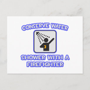 Bespaar water.. Douche met een brandweerman Briefkaart