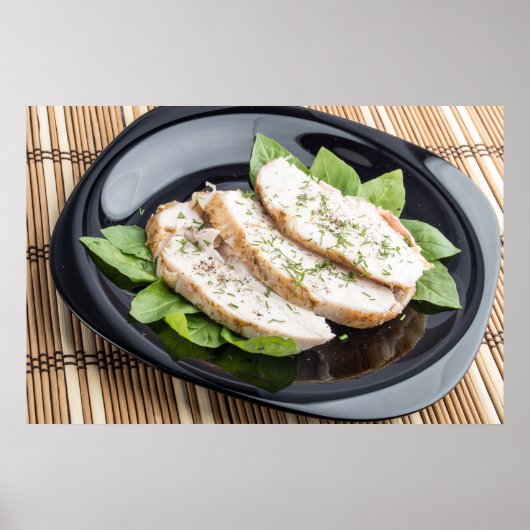 Betonnen plakken kippenvlees op een zwart bord poster (Voorkant)