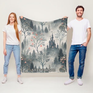 Betoverd nevelwoud met donker kasteel – etherisch fleece deken