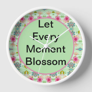 Betoverende eclectische tuin: diverse bloemen scho