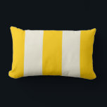 Beurre Jaune et Ecru Coussin de bande<br><div class="desc">De larges rayures jaune beurre et ivoire écru sont un accent moderne et préppant pour votre décor maison. Paire avec des motifs plus audacieux pour un mélange élégant et un style tendance.</div>