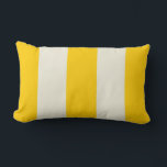 Beurre Jaune et Ecru Coussin de bande<br><div class="desc">De larges rayures jaune beurre et ivoire écru sont un accent moderne et préppant pour votre décor maison. Paire avec des motifs plus audacieux pour un mélange élégant et un style tendance.</div>
