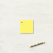 Beurre mûr design jaune clair Post-it Notes (Sur un bureau)