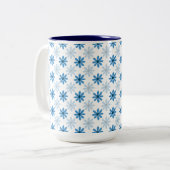 Bevallige Moderne Blauwe Bloesem Tweekleurige Koffiemok (Voorkant links)