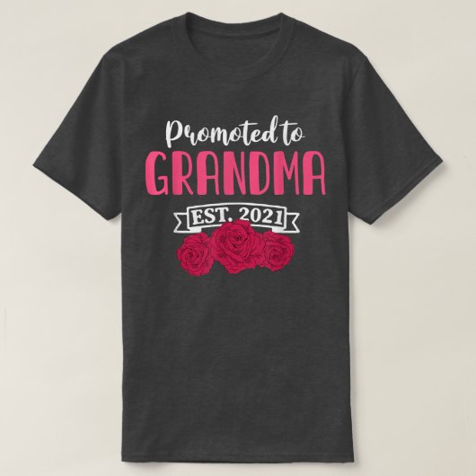 Bevorderd aan oma Est 2021 Zwangerschap T-shirt (Design voorkant)