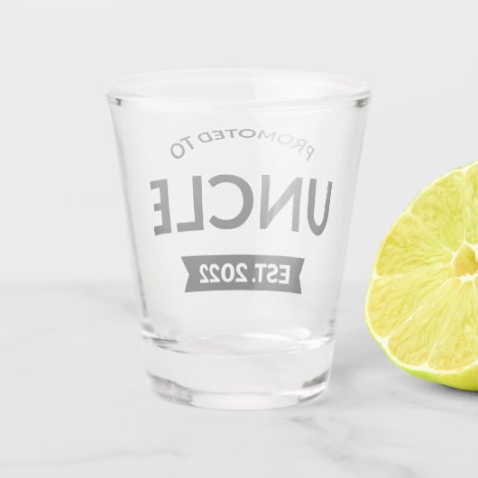 Bevorderd tot oom Est. 2022 II Shot Glas (Achterkant)
