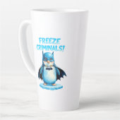 Bevriezen Criminelen - Dark Penguin Latte Mok (Linkerhoek)