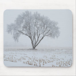 Bevroren op een eenzame boom muismat