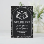Bewaar de datum Halloween Skeleton Heart Hands Save The Date (Staand voorkant)