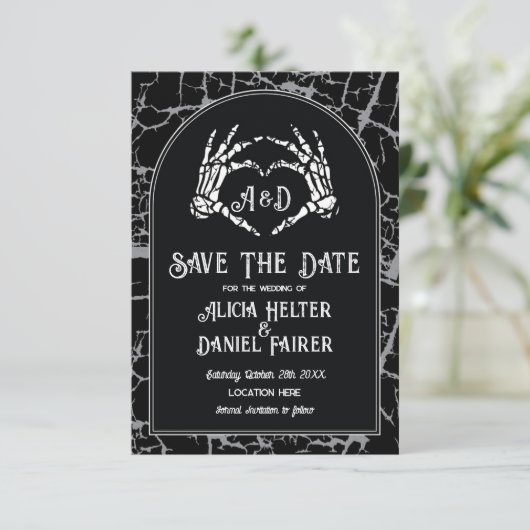 Bewaar de datum Halloween Skeleton Heart Hands Save The Date (Staand voorkant)
