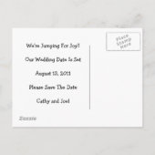 BEWAAR DE DATUM: JUMPING FOR JOY: KIKKER IN POTLOO AANKONDIGINGSKAART (Achterkant)