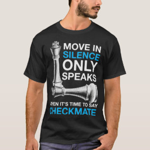 Beweging in stilte spreekt slechts Checkmate Chess T-shirt