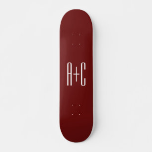 Bewerkbare bordeaux rode achtergrond & witte tekst skateboard