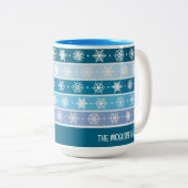 Bewerkbare Christmas Snowflakes Two-Tone Coffee Mo Tweekleurige Koffiemok (Voorkant rechts)