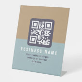 Bewerkbare moderne QR-code Sjabloon | Kleuren gede Reclamebord Met Voetstuk (Voorkant)