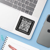 Bewerkbare QR-code Zwart & Wit Retro Moderne Stijl Sticker (Laptop met iPhone)