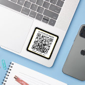 Bewerkbare, scanbare QR-code + uw bedrijfsnaam Sticker (Laptop met iPhone)